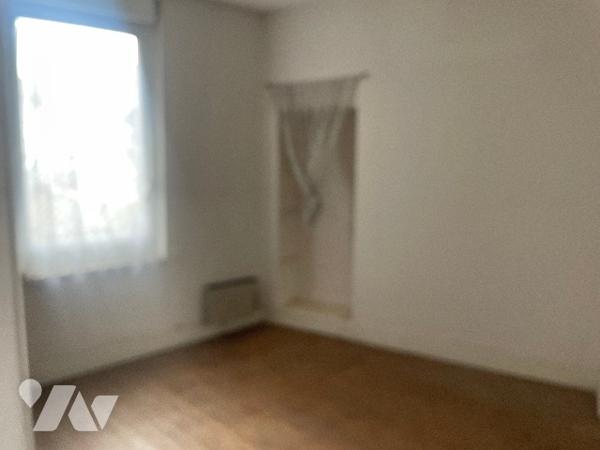 MAISON de ville avec jardinet.