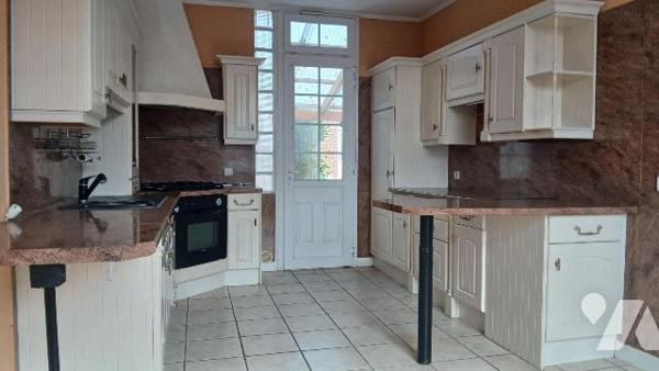 forges les eaux. maison en parfait état comprenant :
- au rez-de-chaussée : entrée, salle à ma...