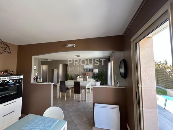 Exclusivité, saint gelais, plain pied de 114 m² à 15 minutes de niort, trois chambres, garage et terrain de 450 m²