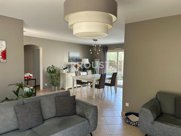 Exclusivité, saint gelais, plain pied de 114 m² à 15 minutes de niort, trois chambres, garage et terrain de 450 m²
