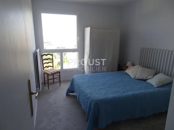 Niort très bel appartement refait à neuf avec garage et cave.
