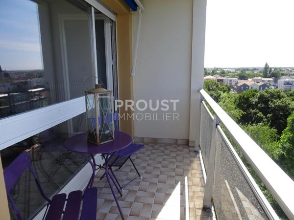 Niort très bel appartement refait à neuf avec garage et cave.