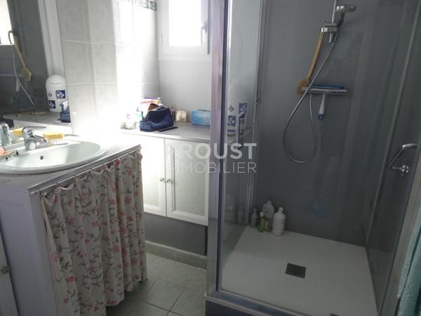 Niort très bel appartement refait à neuf avec garage et cave.
