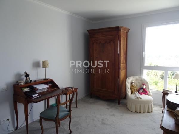 Niort très bel appartement refait à neuf avec garage et cave.