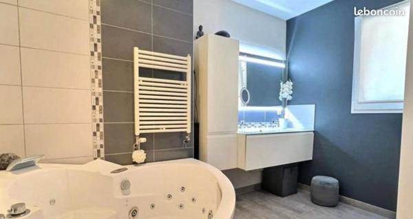 Superbe villa sur Charnay les Mâcon, 5 chambres,avec piscine