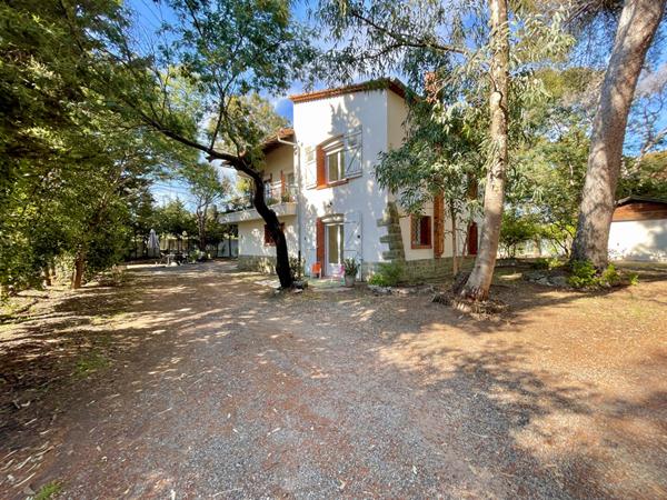 Villa d'exception à vendre à Saint-Raphaël - Vue mer et proximité de la plage !