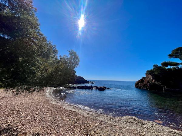 Villa d'exception à vendre à Saint-Raphaël - Vue mer et proximité de la plage !