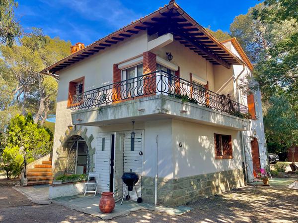 Villa d'exception à vendre à Saint-Raphaël - Vue mer et proximité de la plage !