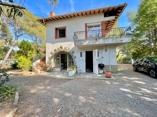 Villa d'exception à vendre à Saint-Raphaël - Vue mer et proximité de la plage !