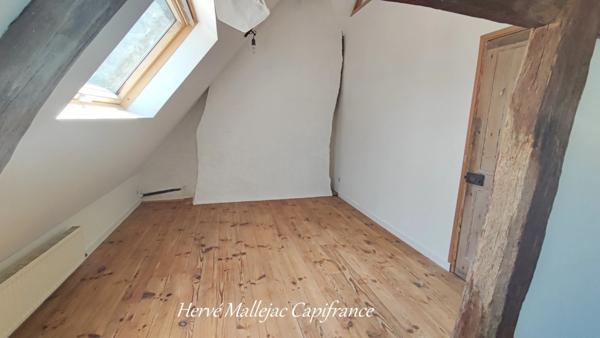 Ensemble immobilier FECAMP comprenant 1 studio; 1 appart F2; 1 appart F6; 1 atelier de 100 m² et une cour de 180 m².