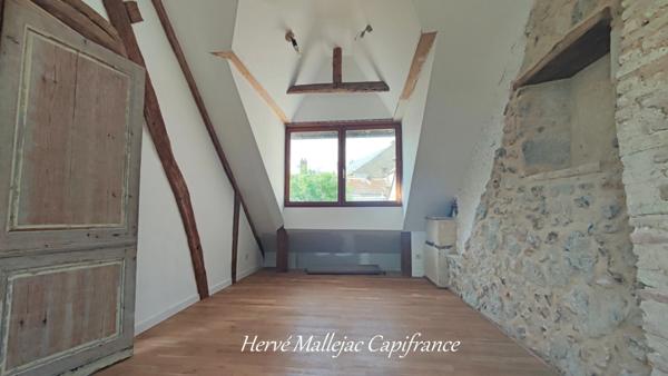Ensemble immobilier FECAMP comprenant 1 studio; 1 appart F2; 1 appart F6; 1 atelier de 100 m² et une cour de 180 m².