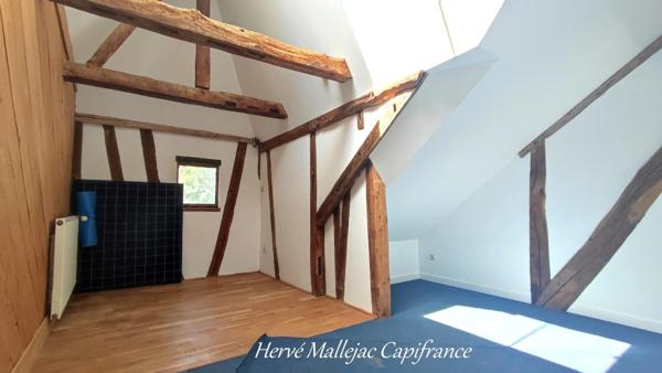 Ensemble immobilier FECAMP comprenant 1 studio; 1 appart F2; 1 appart F6; 1 atelier de 100 m² et une cour de 180 m².