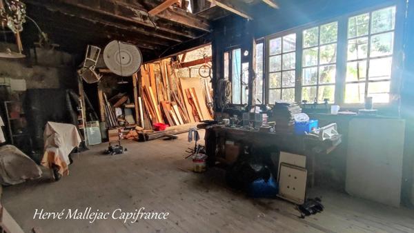 Ensemble immobilier FECAMP comprenant 1 studio; 1 appart F2; 1 appart F6; 1 atelier de 100 m² et une cour de 180 m².