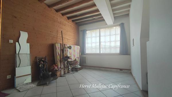 Ensemble immobilier FECAMP comprenant 1 studio; 1 appart F2; 1 appart F6; 1 atelier de 100 m² et une cour de 180 m².