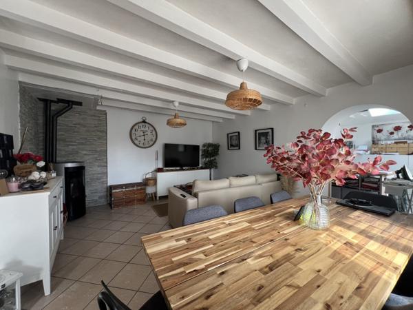 À vendre - Maison individuelle, 5 pièces située à Saint-Cyr-sur-Loire (37540)