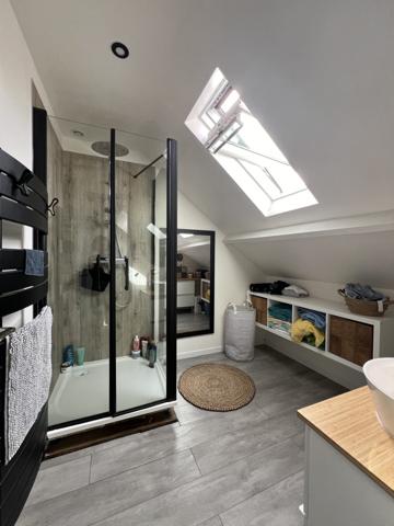 À vendre - Maison individuelle, 5 pièces située à Saint-Cyr-sur-Loire (37540)