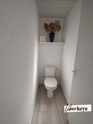 Maison T4 de 95 m² vendue louée avec terrasse de 50 m² et parking couvert