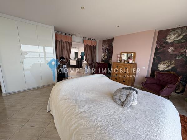 Maison
                                                                                                                                                                                                                                                                                                                        7 pièce(s)                                                                                                                                                                                                          4 chambre(s)                                                                                                                                                                                                          277  m²