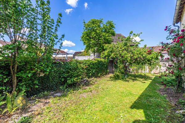 Maison
                                                                                                                                                                                                                                                                                                                        6 pièce(s)                                                                                                                                                                                                          3 chambre(s)                                                                                                                                                                                                          128  m²