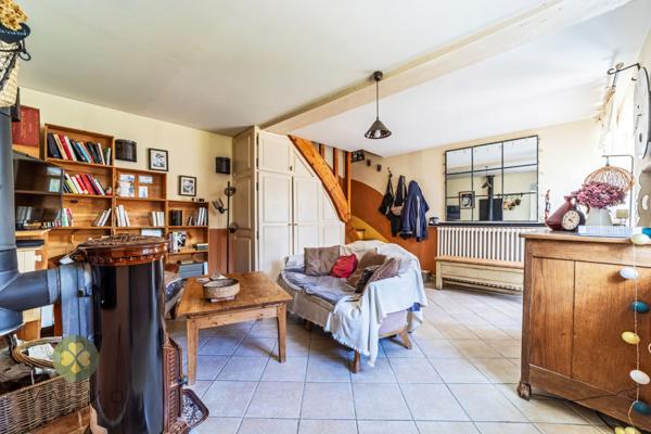 Maison
                                                                                                                                                                                                                                                                                                                        6 pièce(s)                                                                                                                                                                                                          3 chambre(s)                                                                                                                                                                                                          128  m²