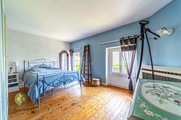 Maison
                                                                                                                                                                                                                                                                                                                        6 pièce(s)                                                                                                                                                                                                          3 chambre(s)                                                                                                                                                                                                          128  m²