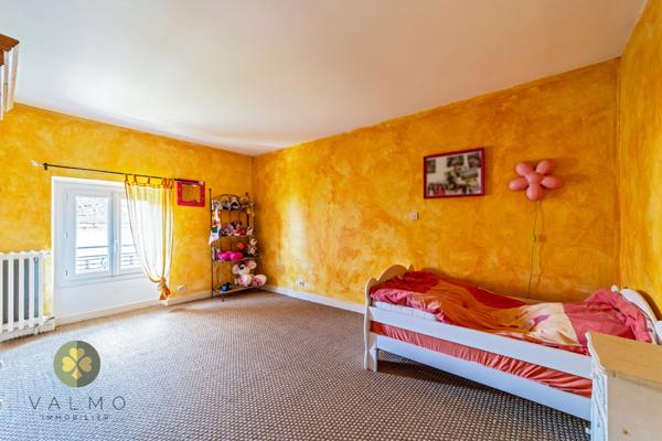 Maison
                                                                                                                                                                                                                                                                                                                        6 pièce(s)                                                                                                                                                                                                          3 chambre(s)                                                                                                                                                                                                          128  m²