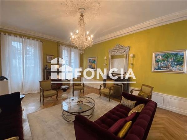 À vendre Maison 6 pièces 400 m² - Laval 53000