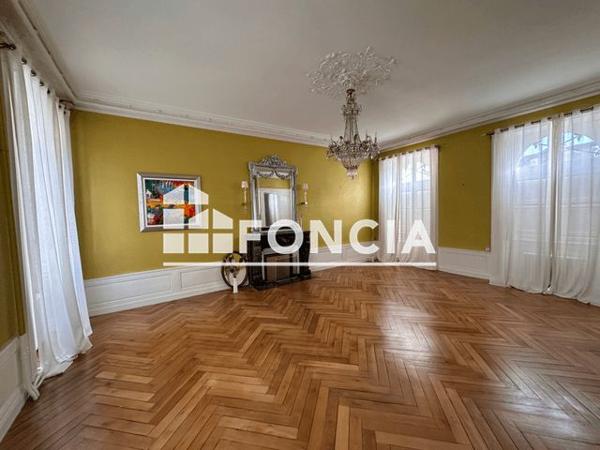 À vendre Maison 6 pièces 400 m² - Laval 53000