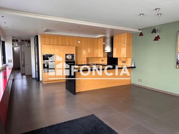 À vendre Maison 6 pièces 400 m² - Laval 53000