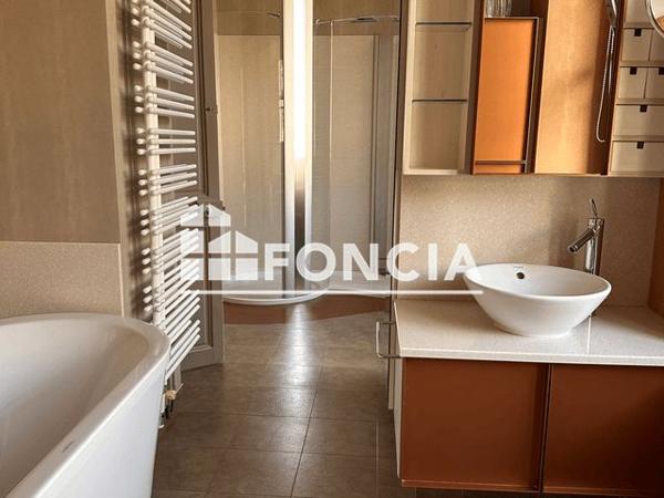 À vendre Maison 6 pièces 400 m² - Laval 53000