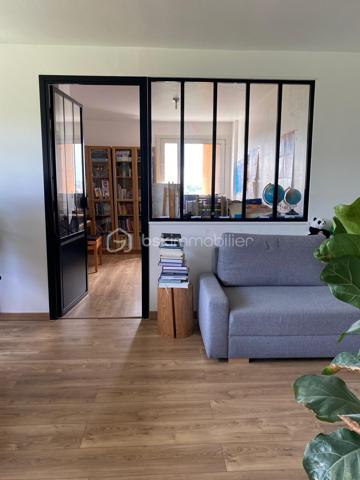 À la recherche d’un appartement familial, lumineux et parfaitement situé ? Découvrez ce bel appartement de 69m², situé au 7ᵉ étage sur 9 avec ascenseur, au sein d’une RÉSIDENCE  ENTRETENUE , AVEC GARDIEN  à proximité immédiate des commerces, des écoles et du RER B.

Dès l’entrée, vous apprécierez ses BEAUX VOLUMES  et sa luminosité. Le séjour offre un espace de vie agréable et convivial.

L’appartement dispose de 3 chambres, dont une avec un balcon
 UN bel espace de vie avec une cuisine ouverte sur le séjour DE 23m²

Une cave est également à votre disposition.
Stationnement libre dans la résidence .

Les atouts de ce bien :

• 69 m² parfaitement agencés
• 3 chambres, dont une avec balcon
• 7ᵉ étage sur 9 avec ascenseur
• Belle luminosité et vue dégagée
• Cave
• Stationnement libre dans la résidence
• À proximité des commerces, écoles, transports et de toutes les commodités

Que vous soyez une famille, un jeune couple ou un investisseur, cet appartement réunit tous les critères pour un projet de vie réussi.

Une visite s’impose ! Contactez-moi dès aujourd’hui pour découvrir tout son potentiel.
