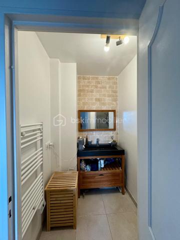 À la recherche d’un appartement familial, lumineux et parfaitement situé ? Découvrez ce bel appartement de 69m², situé au 7ᵉ étage sur 9 avec ascenseur, au sein d’une RÉSIDENCE  ENTRETENUE , AVEC GARDIEN  à proximité immédiate des commerces, des écoles et du RER B.

Dès l’entrée, vous apprécierez ses BEAUX VOLUMES  et sa luminosité. Le séjour offre un espace de vie agréable et convivial.

L’appartement dispose de 3 chambres, dont une avec un balcon
 UN bel espace de vie avec une cuisine ouverte sur le séjour DE 23m²

Une cave est également à votre disposition.
Stationnement libre dans la résidence .

Les atouts de ce bien :

• 69 m² parfaitement agencés
• 3 chambres, dont une avec balcon
• 7ᵉ étage sur 9 avec ascenseur
• Belle luminosité et vue dégagée
• Cave
• Stationnement libre dans la résidence
• À proximité des commerces, écoles, transports et de toutes les commodités

Que vous soyez une famille, un jeune couple ou un investisseur, cet appartement réunit tous les critères pour un projet de vie réussi.

Une visite s’impose ! Contactez-moi dès aujourd’hui pour découvrir tout son potentiel.
