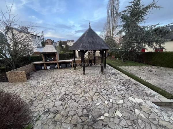 Vente                                                      Maison
                        
                     8 pièces                      200 m2                     à Gournay-en-Bray