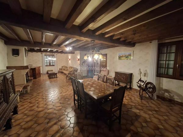 Vente                                                      Maison
                        
                     8 pièces                      200 m2                     à Gournay-en-Bray