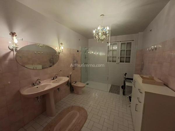 Vente                                                      Maison
                        
                     8 pièces                      200 m2                     à Gournay-en-Bray
