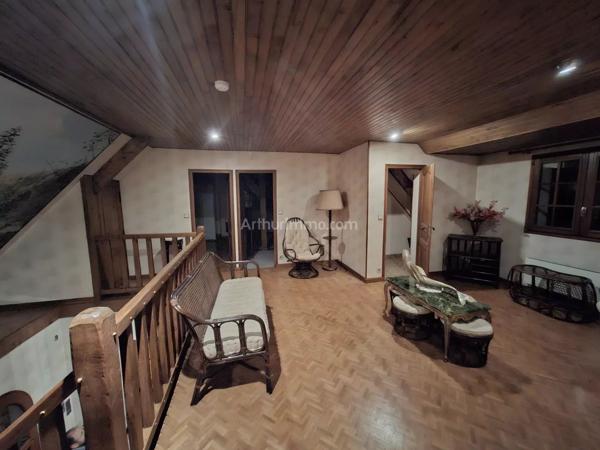 Vente                                                      Maison
                        
                     8 pièces                      200 m2                     à Gournay-en-Bray