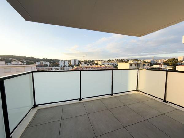 location vide 3p 67.70m² + terrasse + stationnement 