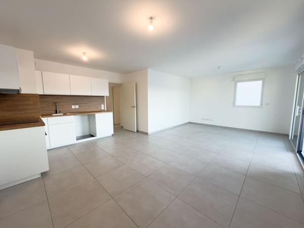 location vide 3p 67.70m² + terrasse + stationnement 