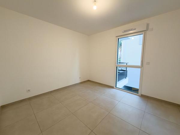 location vide 3p 67.70m² + terrasse + stationnement 
