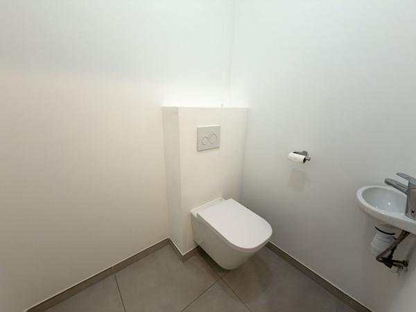 location vide 3p 67.70m² + terrasse + stationnement 