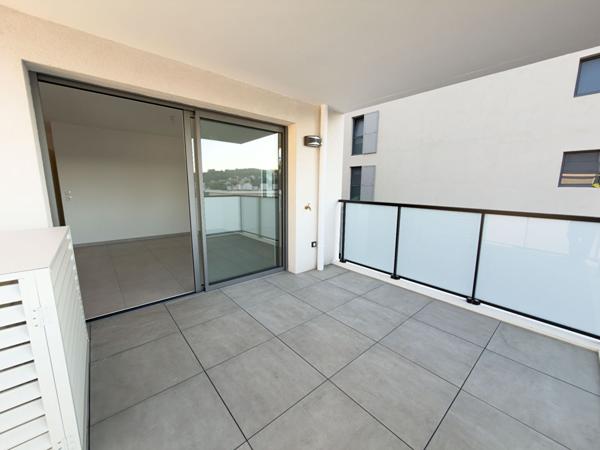 location vide 3p 67.70m² + terrasse + stationnement 