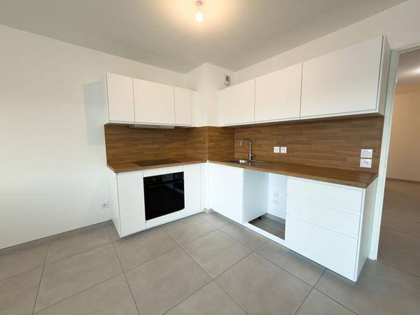 location vide 3p 67.70m² + terrasse + stationnement 