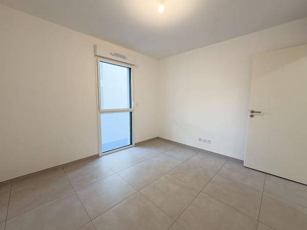 location vide 3p 67.70m² + terrasse + stationnement 
