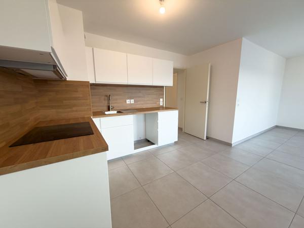 location vide 3p 67.70m² + terrasse + stationnement 