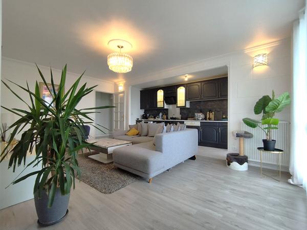 Appartement dans une résidence sécurisé proche Tours, commerces, écoles, Fil Bleu, gare TGV