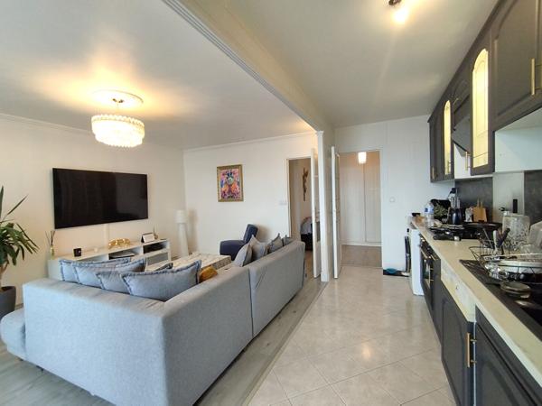 Appartement dans une résidence sécurisé proche Tours, commerces, écoles, Fil Bleu, gare TGV