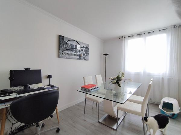 Appartement dans une résidence sécurisé proche Tours, commerces, écoles, Fil Bleu, gare TGV