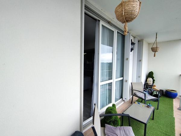 Appartement dans une résidence sécurisé proche Tours, commerces, écoles, Fil Bleu, gare TGV