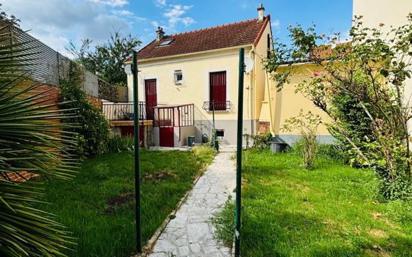 Maison à vendre    4 pièces •  Stains