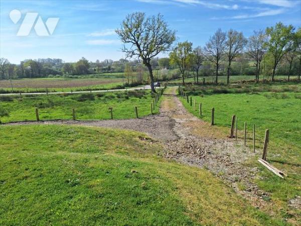 A Vendre à JUVIGNE (53380), en Mayenne. 
Plan d'eau (1500 m² environ) alimenté par des sources...